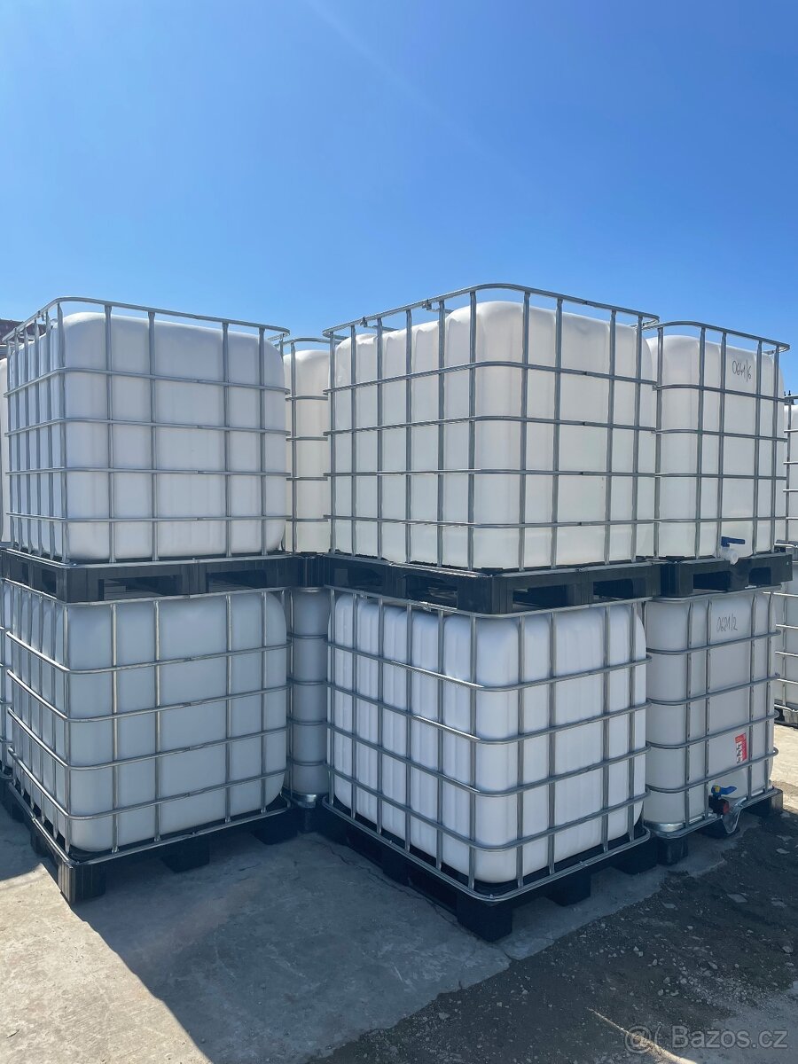 Prodám IBC nádrže na vodu objem 1000 litrů - 4