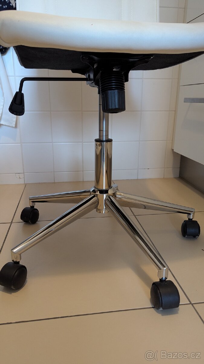 Kancelářská židle s kolečky - 4