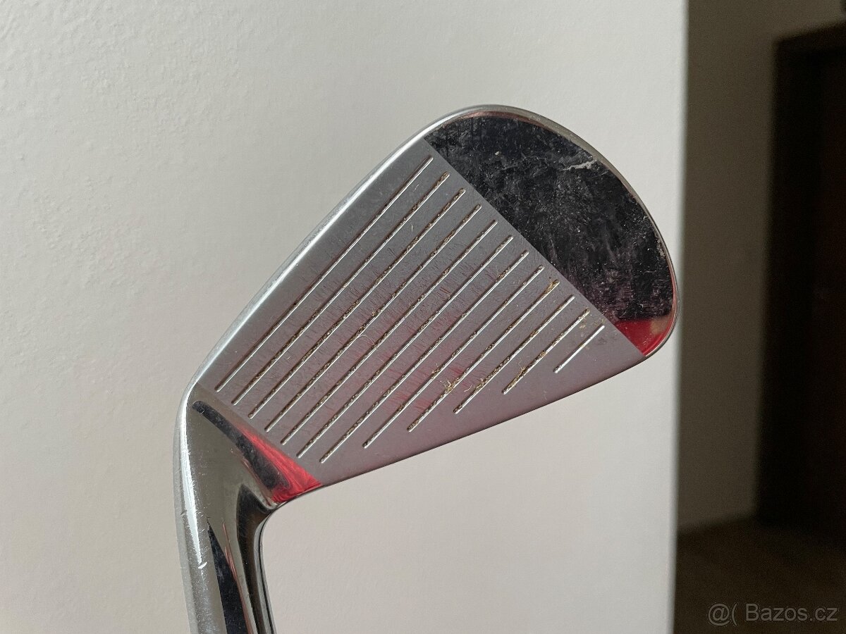 MIZUNO golfové hole v bagu Nike - 4