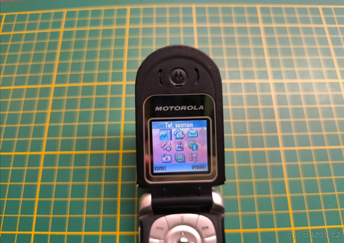 Motorola V180 - 4
