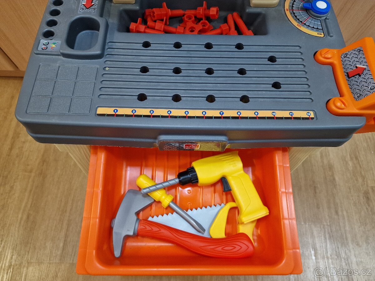 STEP2 pracovní stůl s nářadím - 4