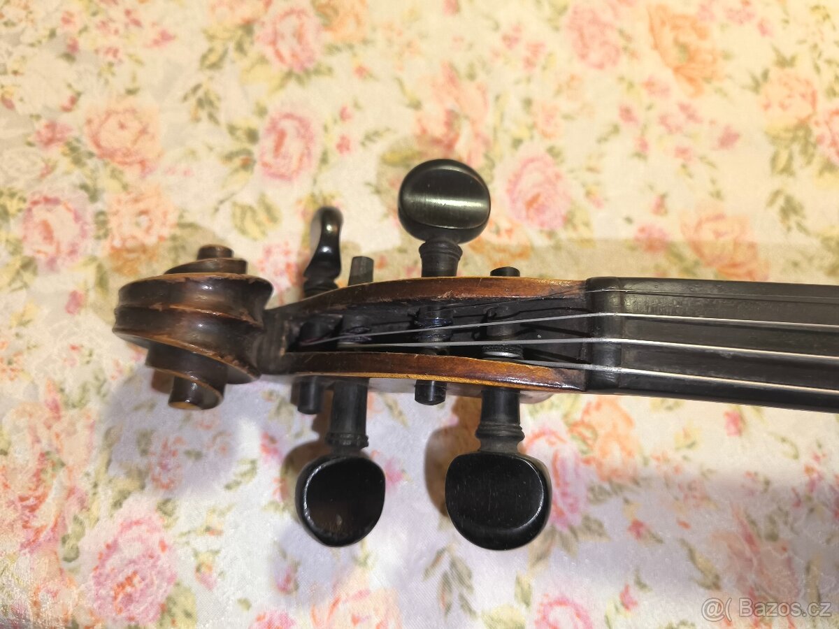 staré funkční housle - 4