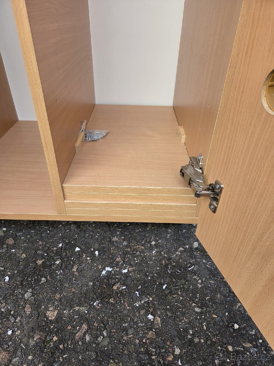 Dvojdilný dřevĕný šatník ,šatní skříň ,pracovní skříň - 4