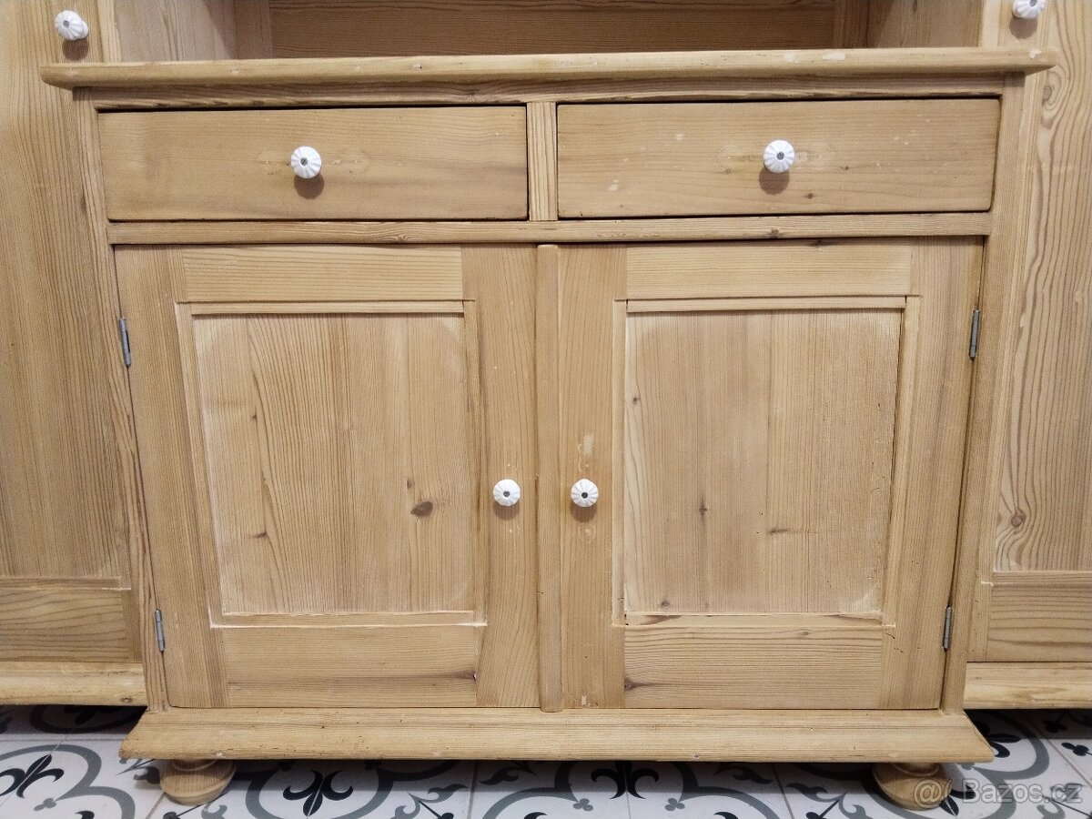 Stará, komínová kredenc, příborník po renovaci - 4