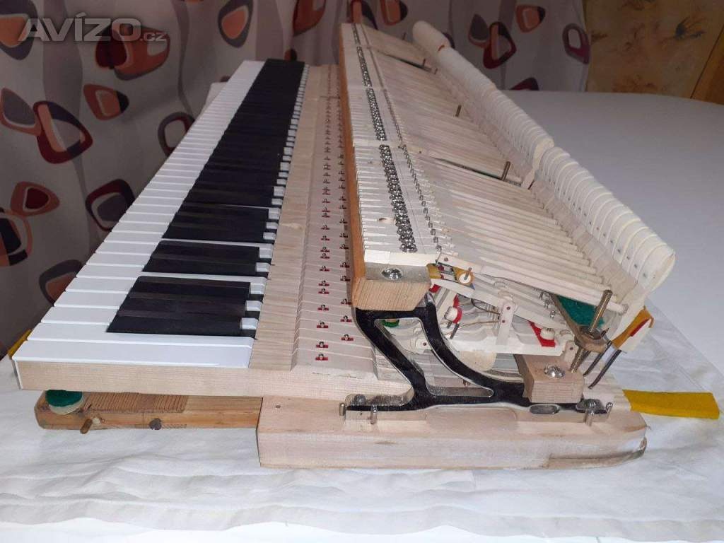Klavír PETROF model V (160 cm) - 4