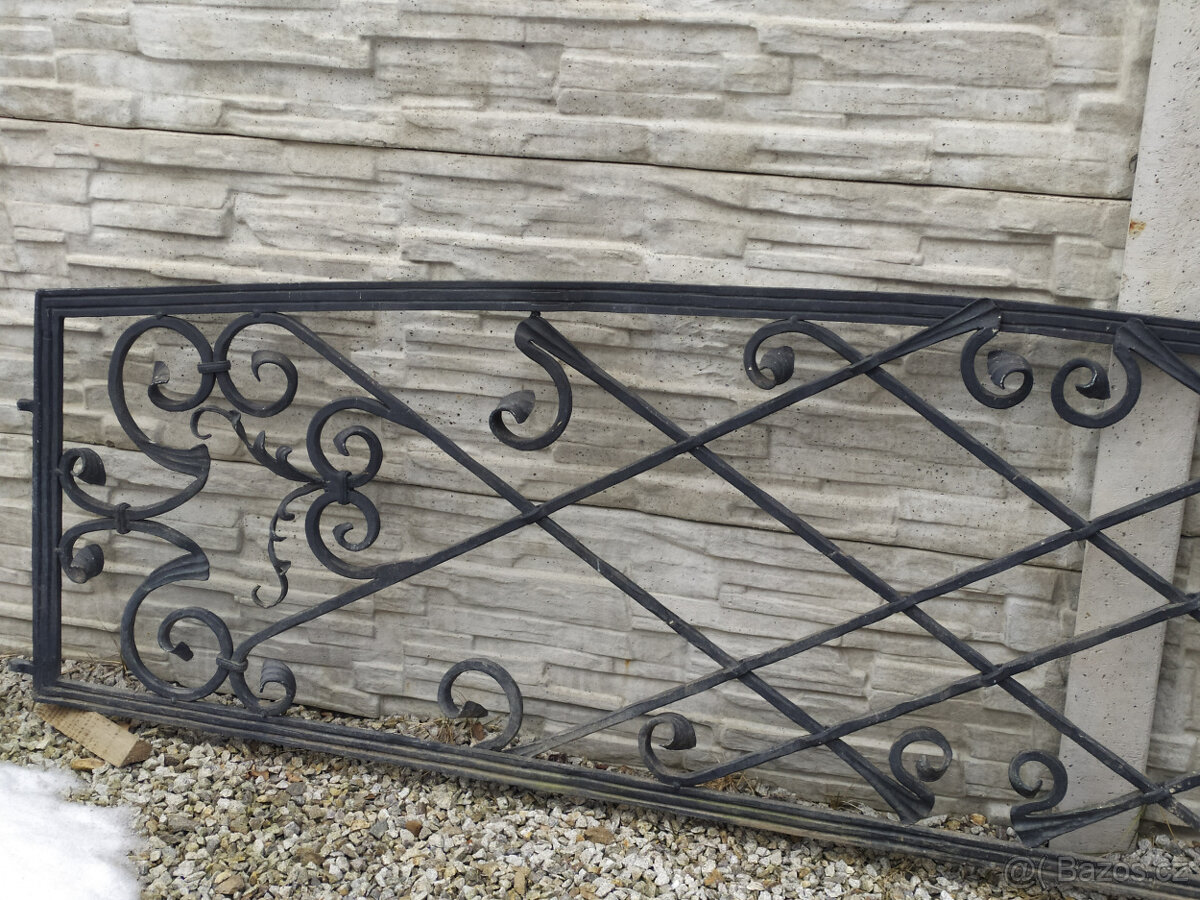 Prodám kovaný zahradní plotový prvek - 4