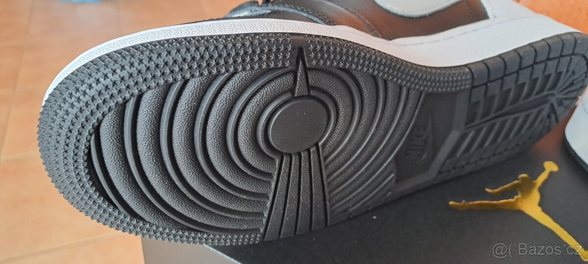 NIKE AIR JORDAN 1MID 38 - 4