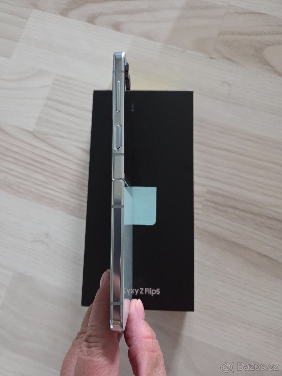 Samsung galaxy z flip 5 - 4