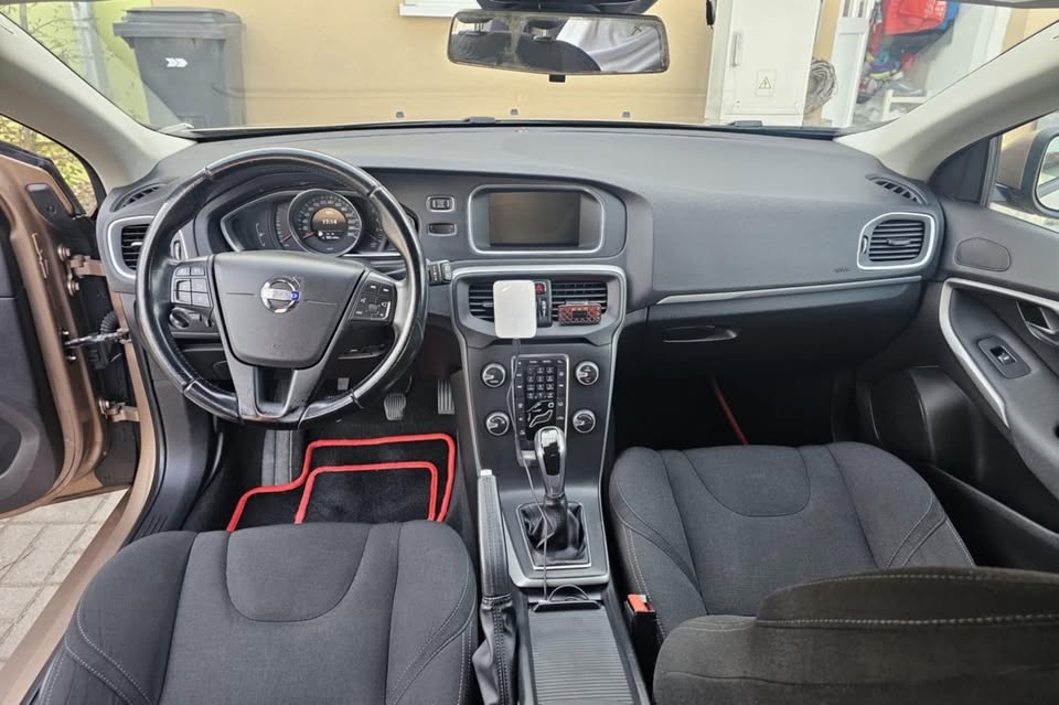 VOLVO V40 - 4