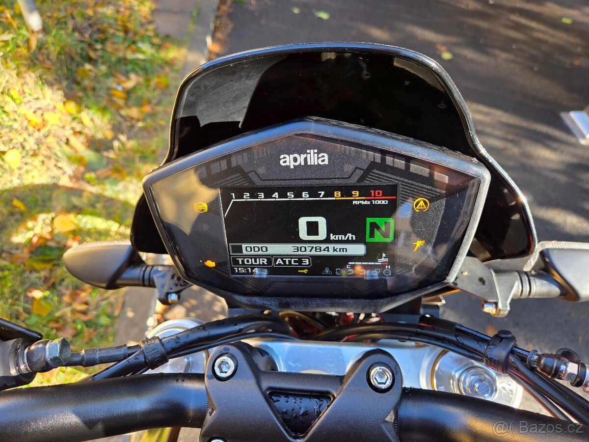 Aprilia Dorsoduro 900 - 4