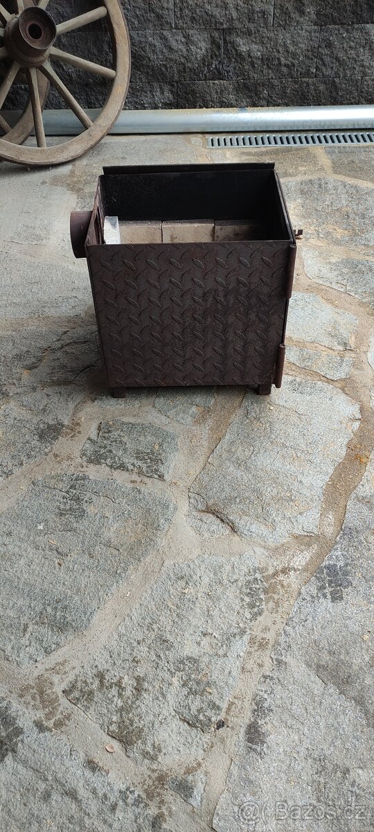 Topeniště k udírně. - 4