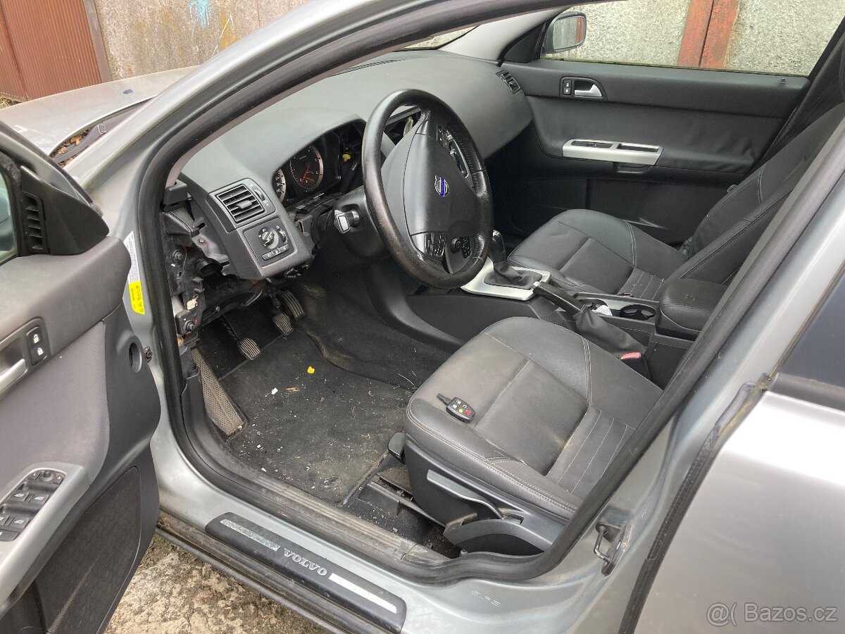 Nepojízdné Volvo V50 - 4