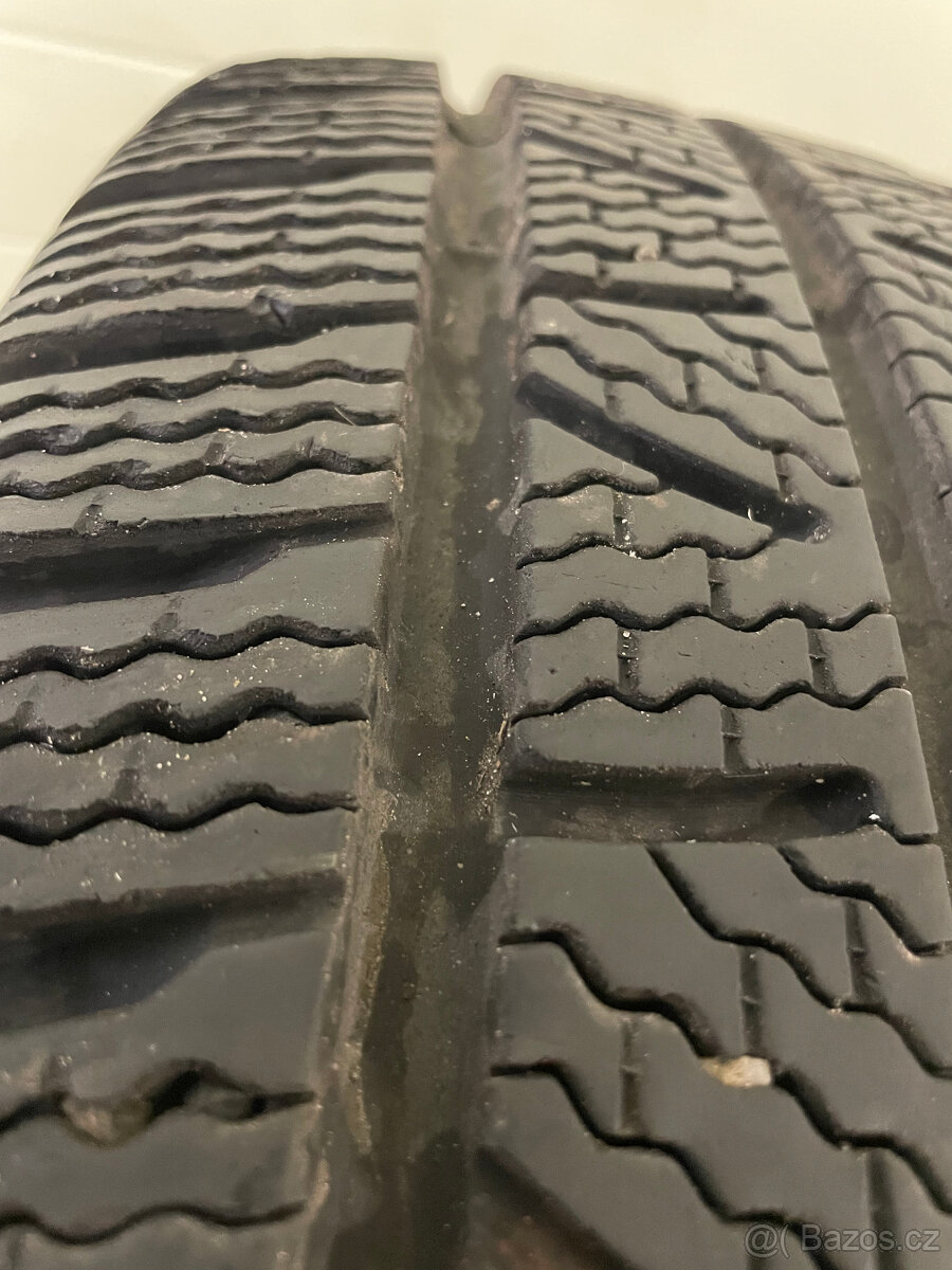 Pirelli Carrier Winter 235/65 R16C 115/113R 2Ks zimní 8,91mm - 4