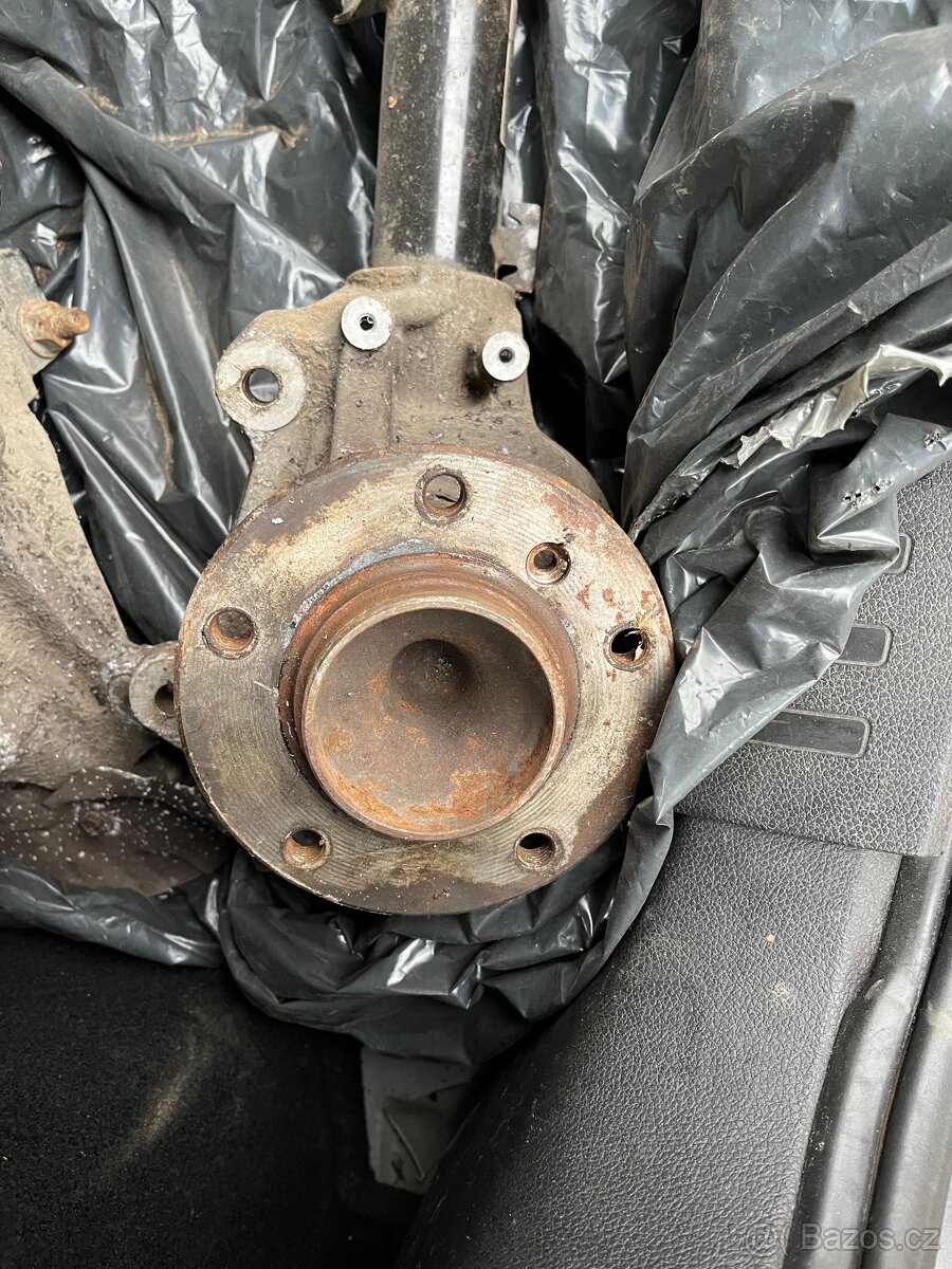 bmw e87 120d přední tlumiče i s těhlicema - 4