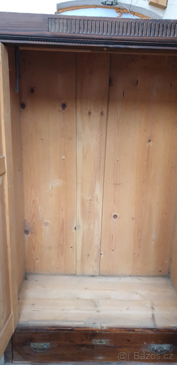 Starožitná skříň - 4