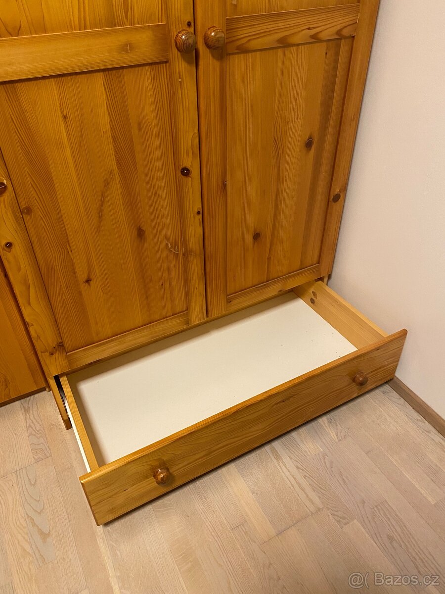 Šatní skříň z masivu - 4