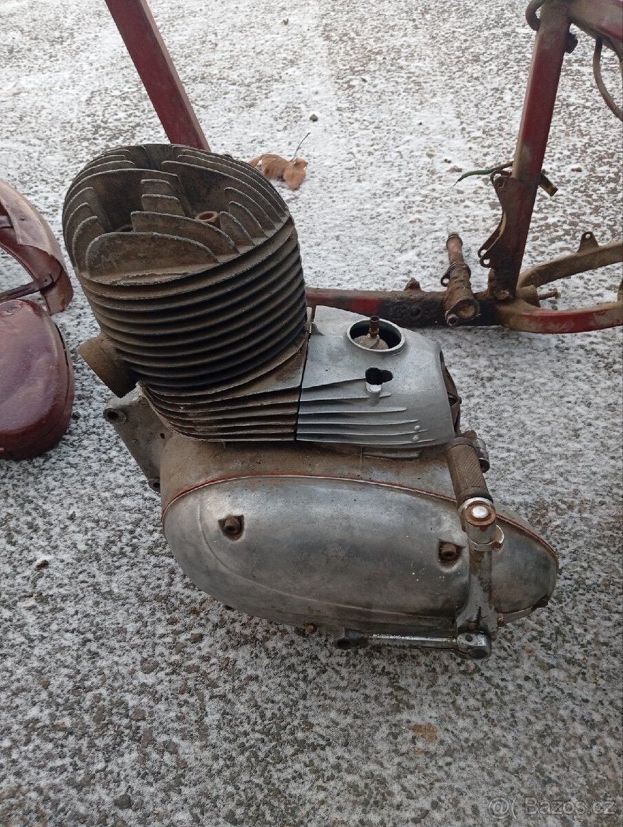 Jawa pérák 250 - 4