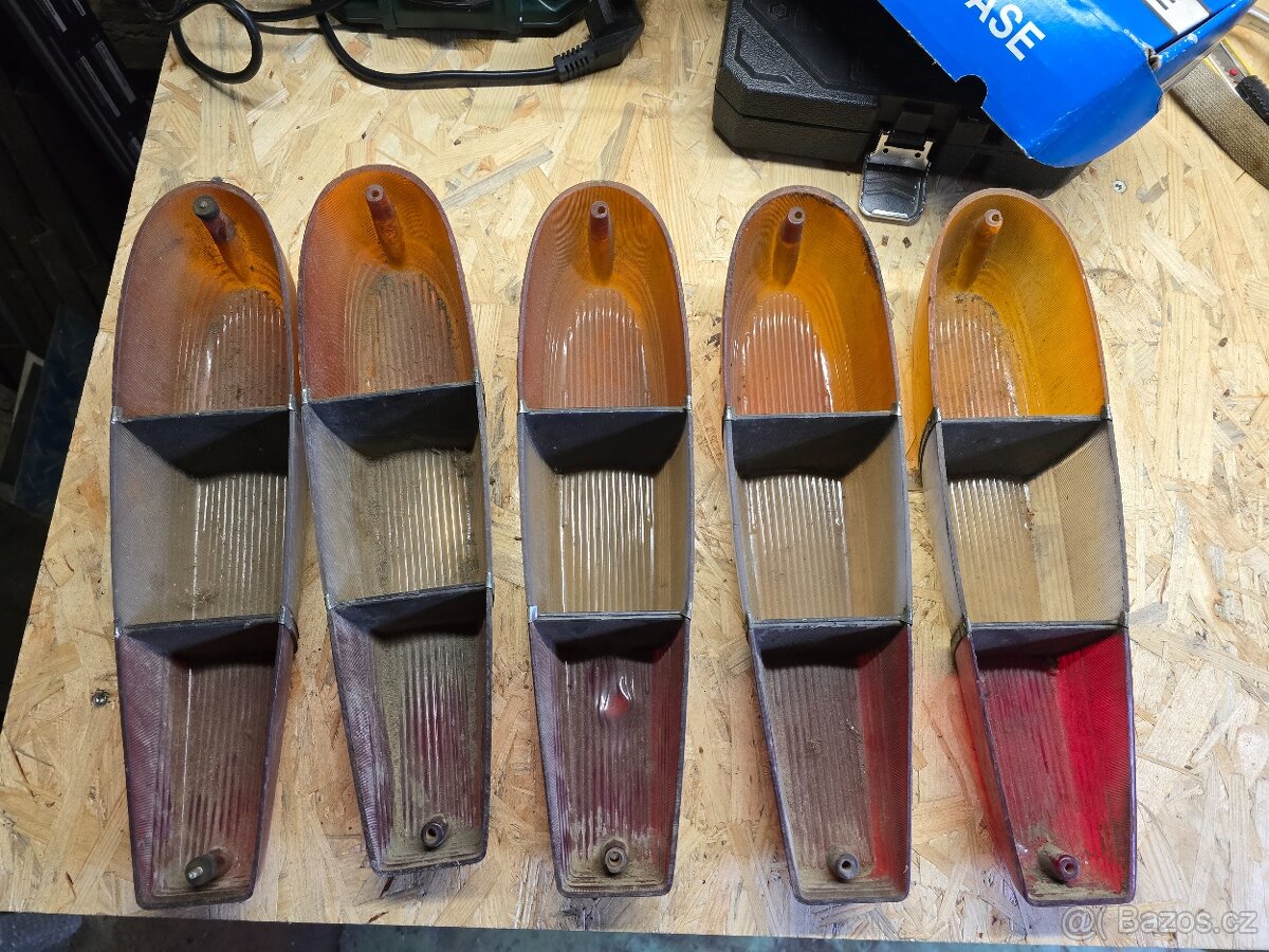 Tatra 603 zadní kryt světla - 4