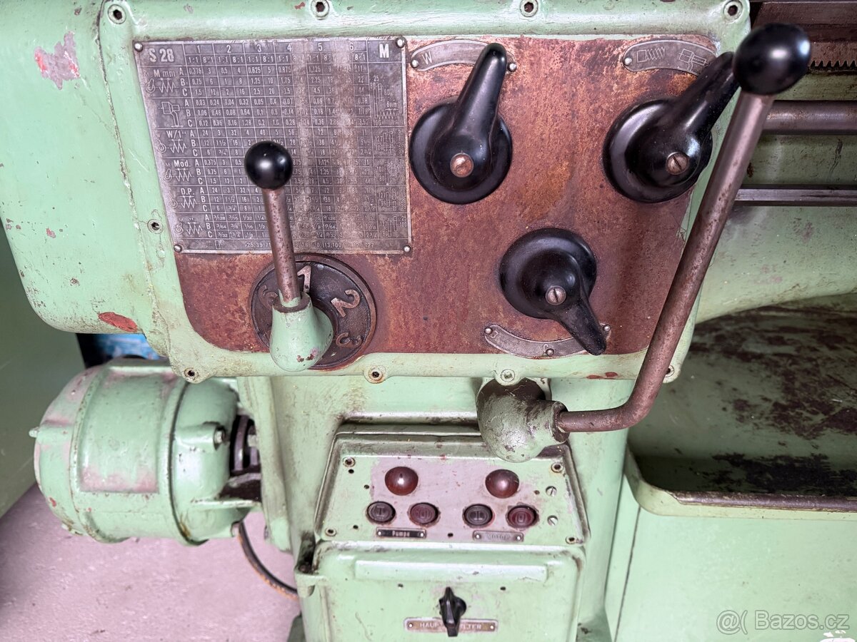 Soustruh TOS S28 - 4