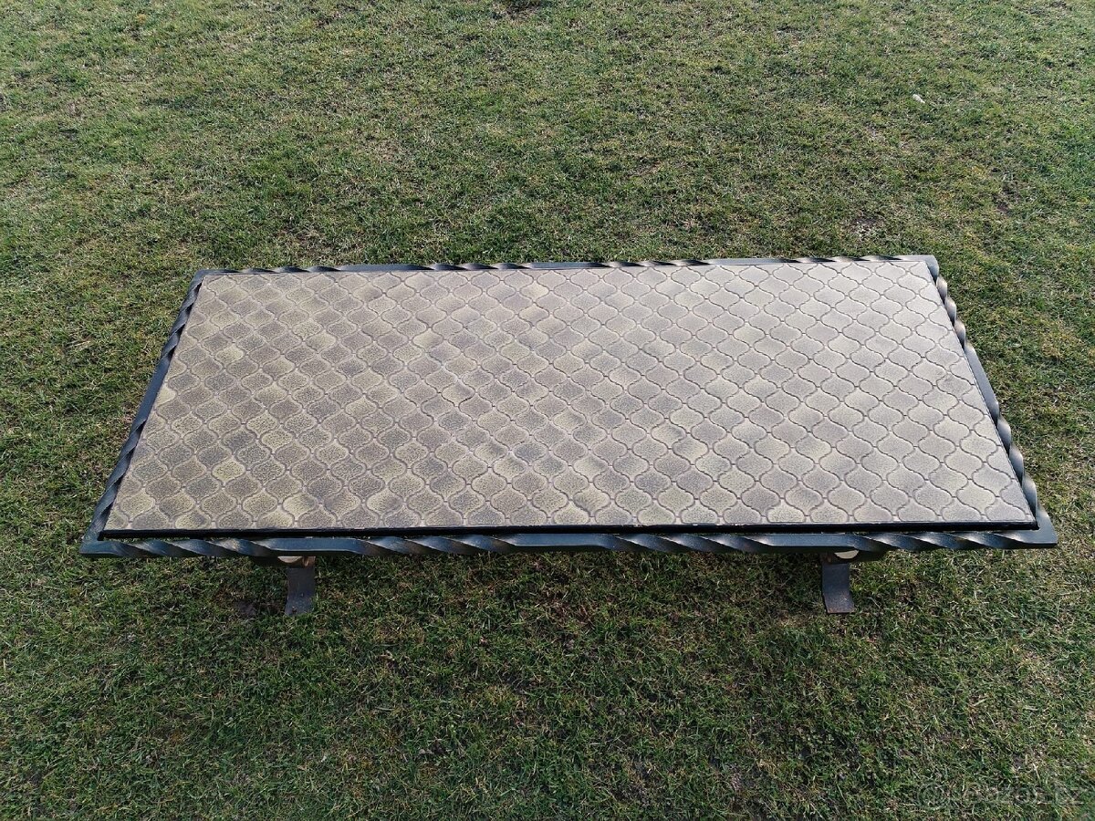 Kovový zahradní stul - 4