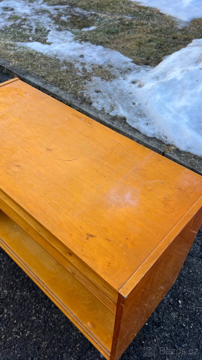 Stará komoda a stolek - 4