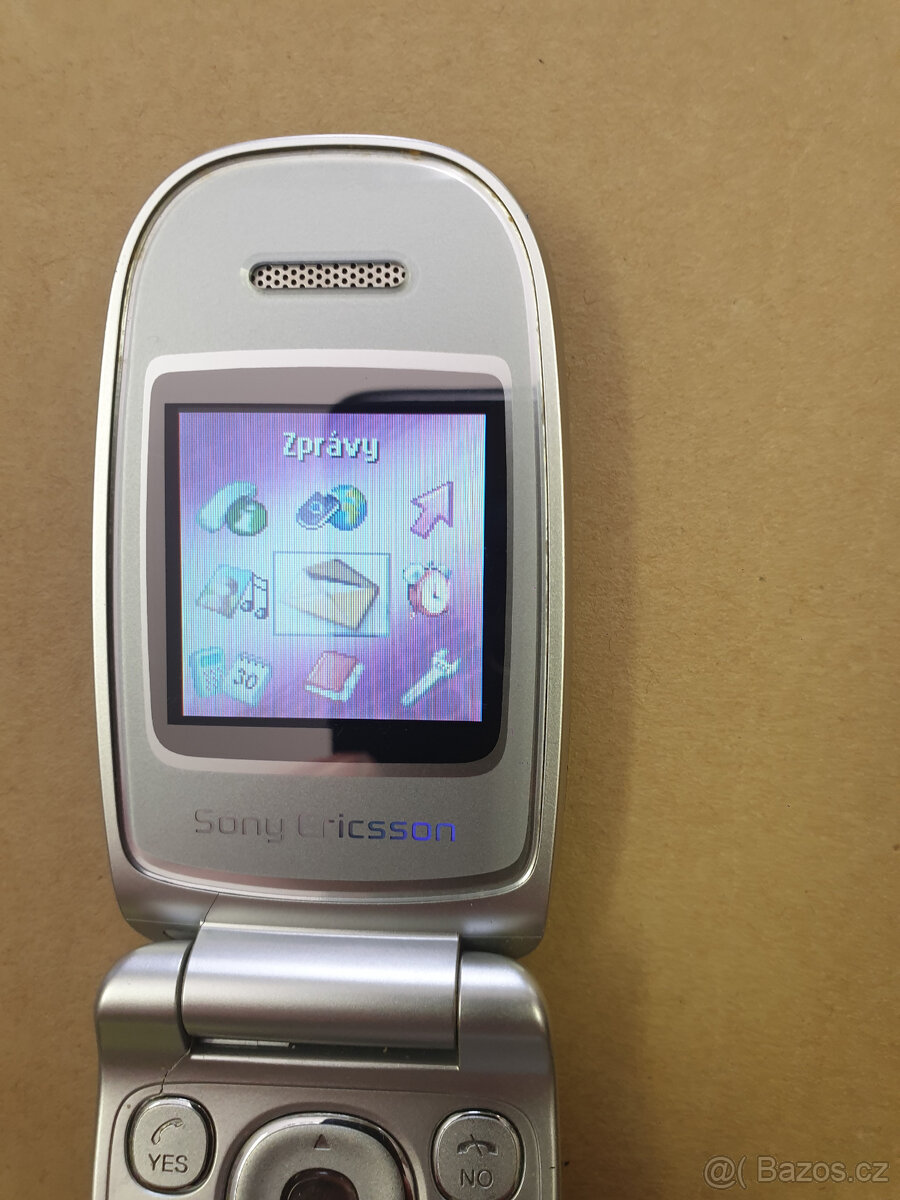 Sony-Ericsson Z300i - 4