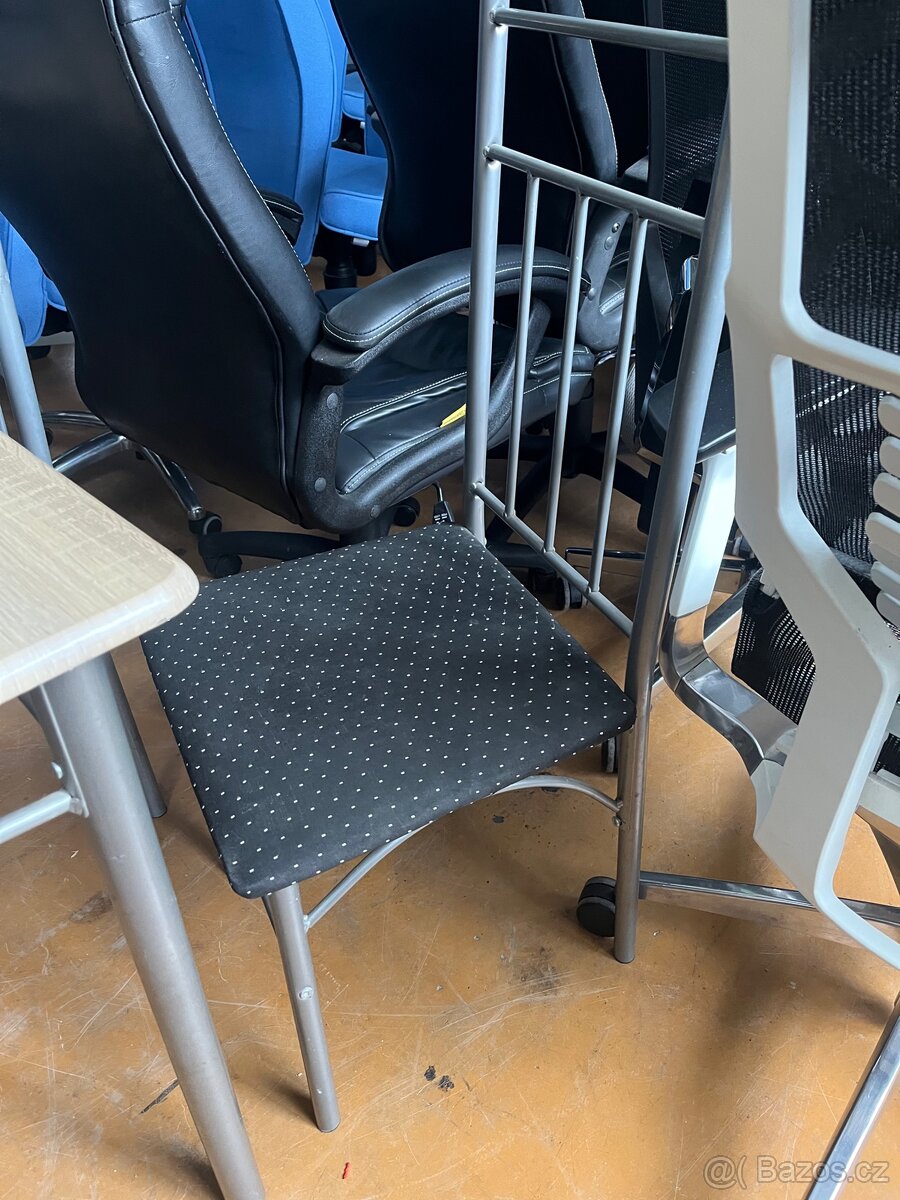 Jídelní stůl se židlemi - 4