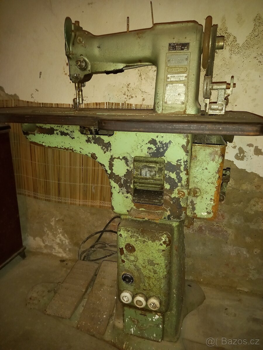 Průmyslový šicí stroj SVIT Gottwaldov (1958) - 4