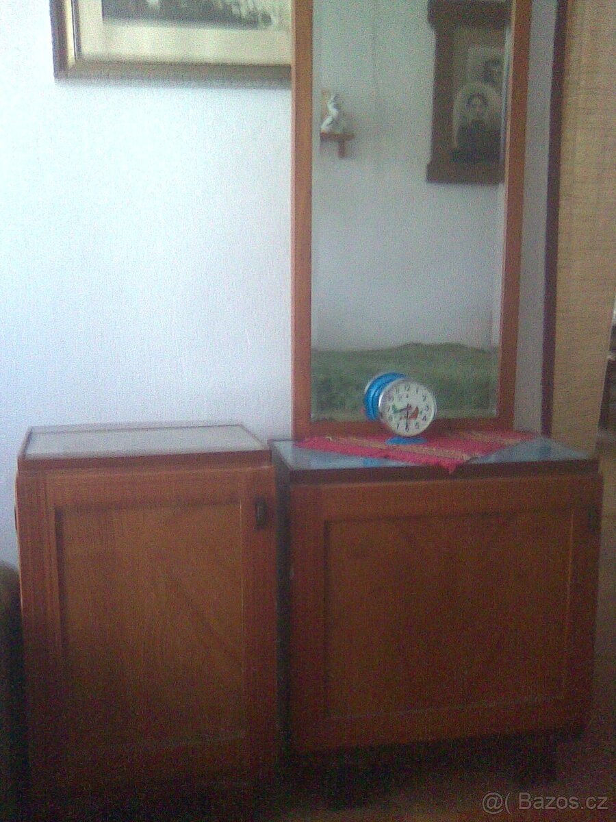 PRVOREPUBLIKOVÝ NÁBYTEK - 4