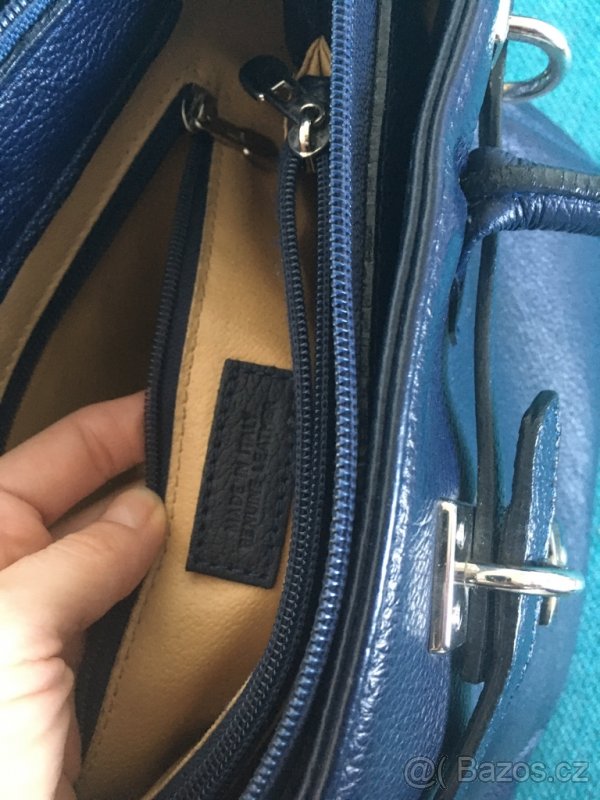 Celokožená elegantní a nadčasová modrá kabelka - 4