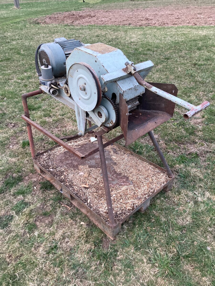 Štěpkovač, drtič větví - 4