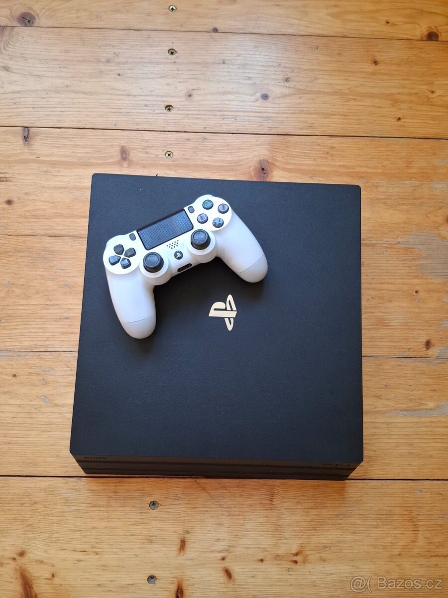 PlayStation 4 Pro (PS4 Pro) s příslušenstvím - 4