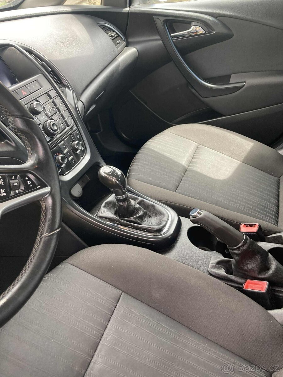 Opel Astra J SportsTourer - 4