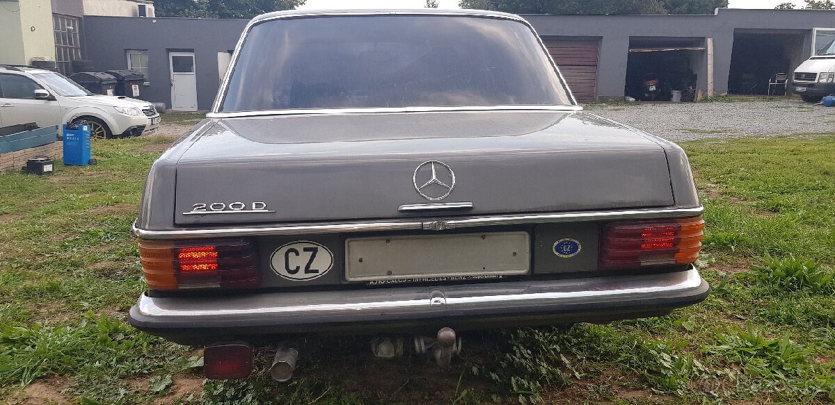 Mercedes W 114 - 4
