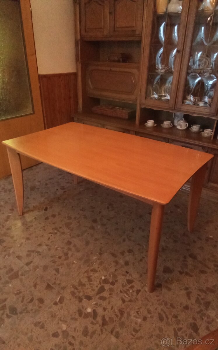 KUCHYŇSKÝ STŮL - MASIV - 4