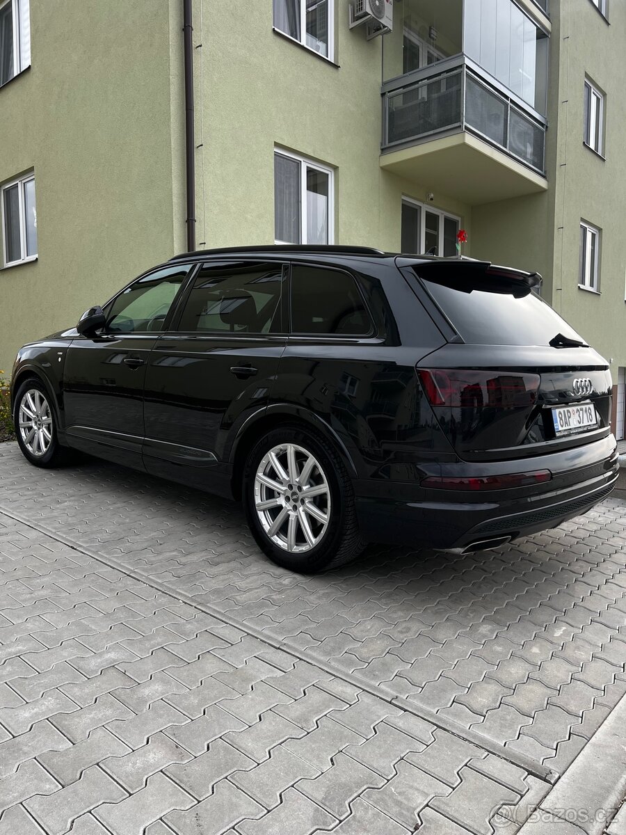 Audi Q7 S-line - 4