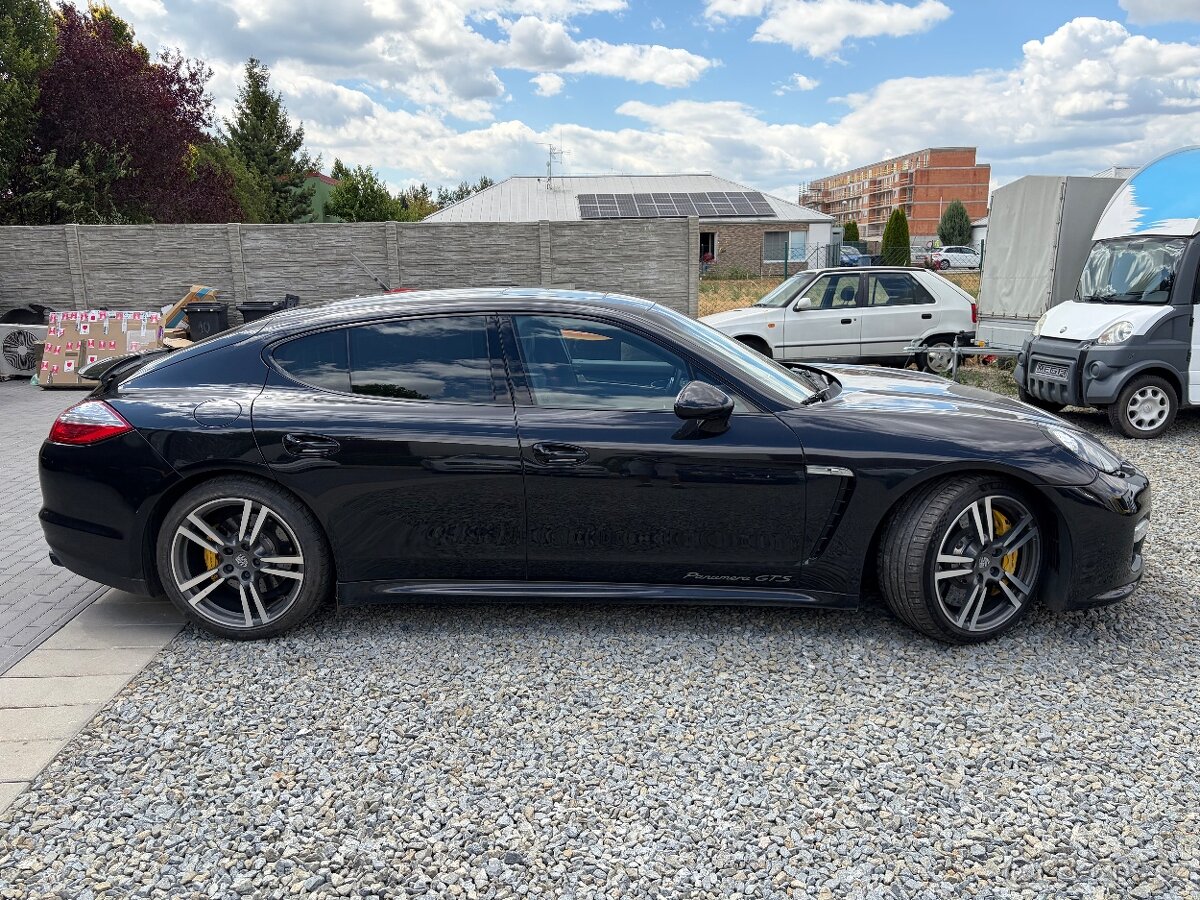 Porsche Panamera GTS - 4