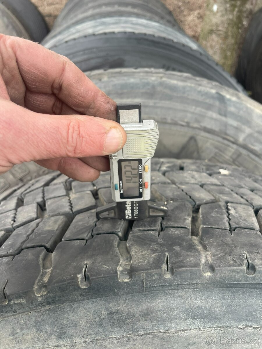 4ks - 315/70 R22,5 Protektor Recamic - 4