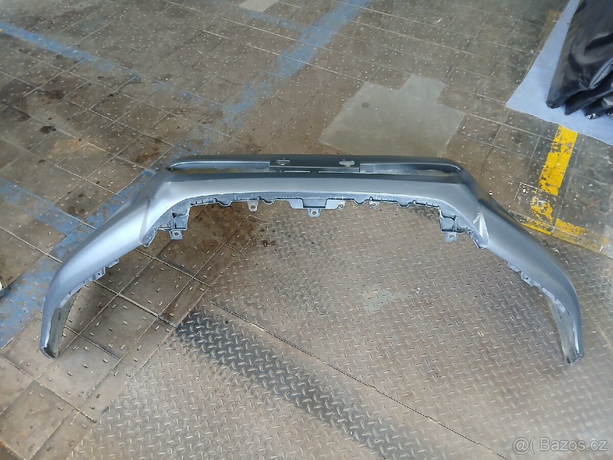 Toyota Hilux přední nárazník