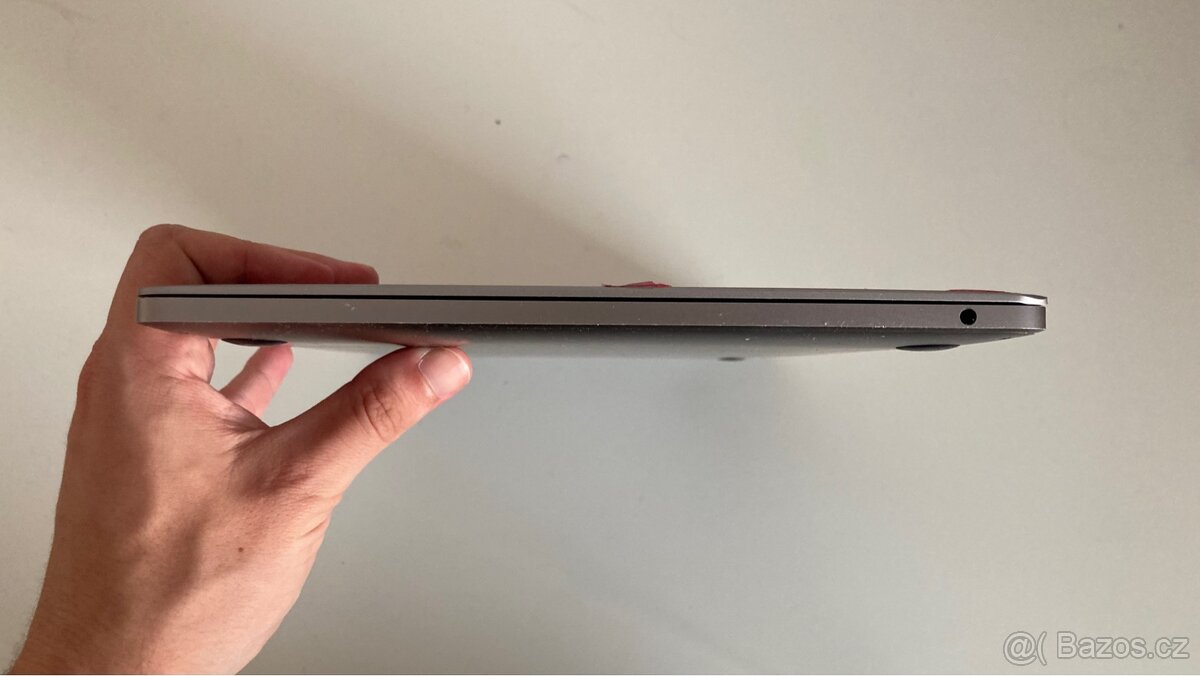 Macbook Pro 13” 2017, 75 cyklů baterie - 4
