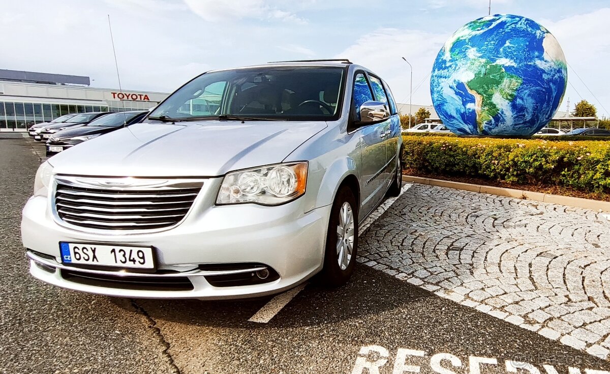 Chrysler Town & Country 3.6 V6 2012, 7 míst, Netflix - 4