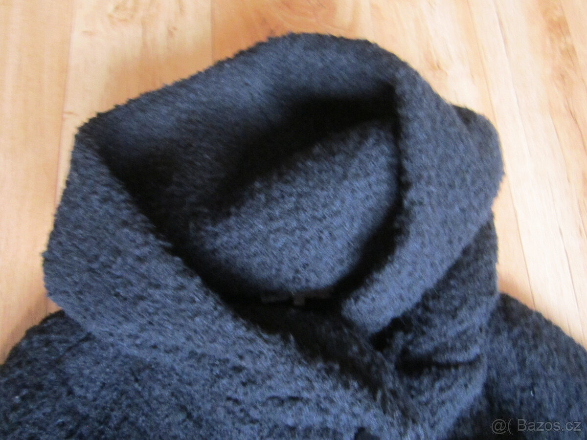 Černý zimní kabát vel. M/L/XL, zapínání na patentky - 4