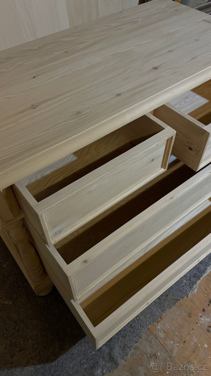 Komoda - 4
