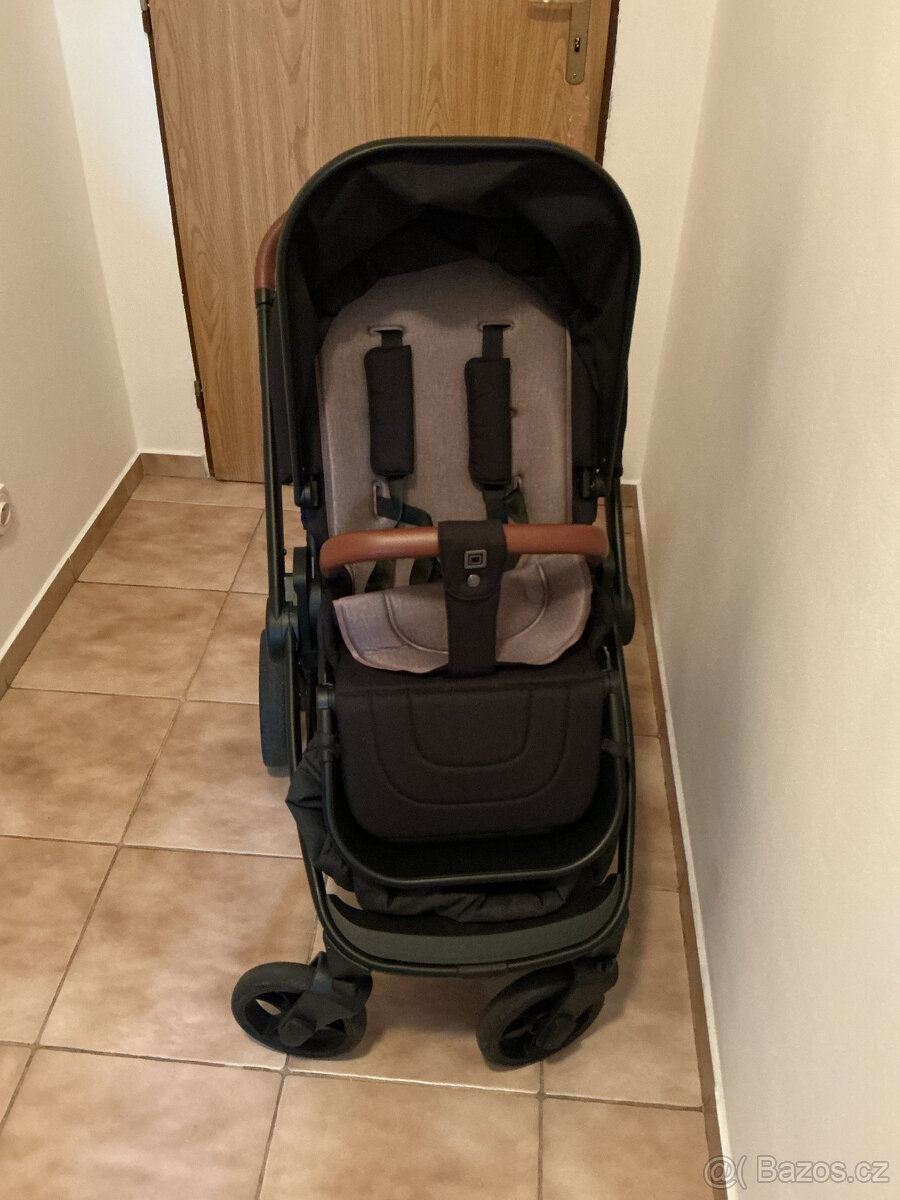 Sportovní kočárek s příslušenstvím - 4