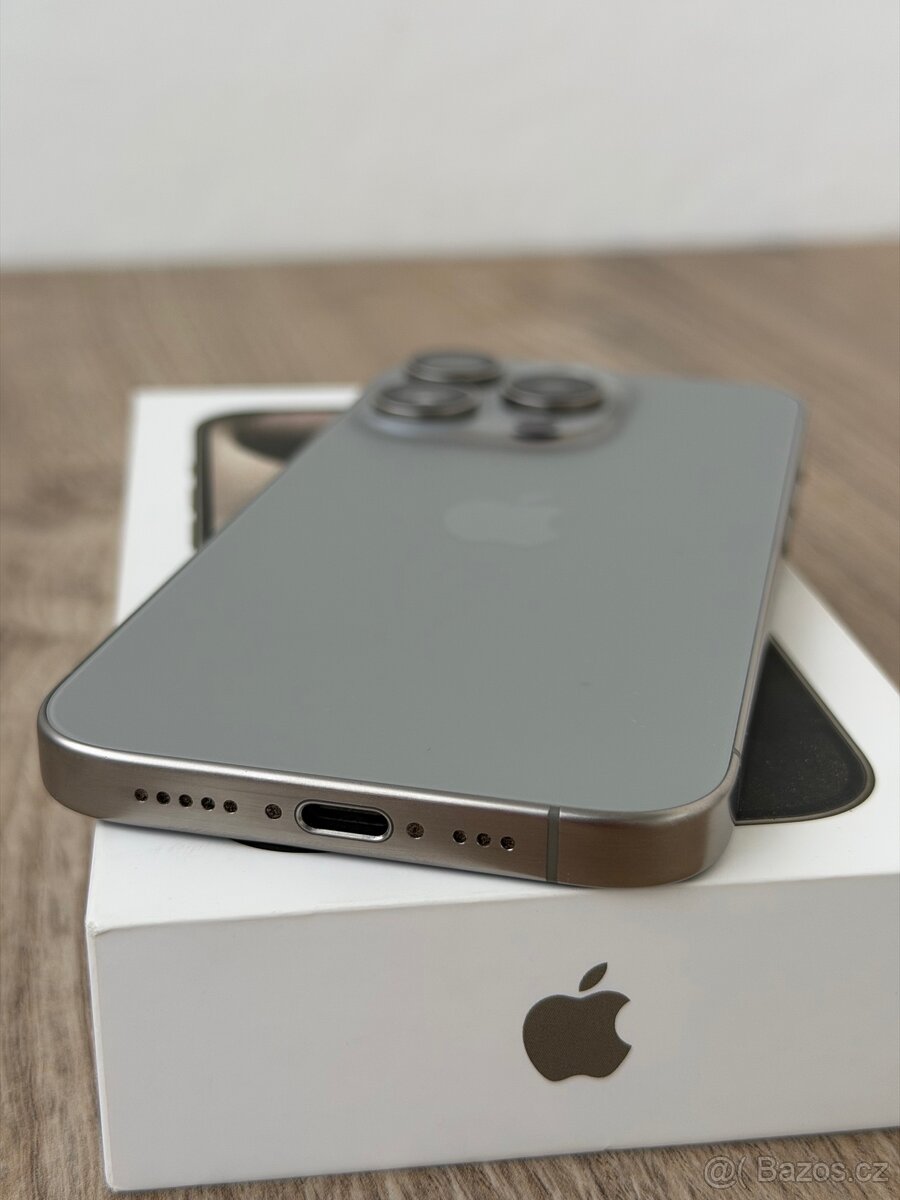 Apple iPhone 15 Pro 256 GB - 4