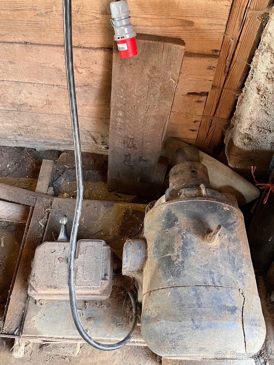 Šroťák obilí s motorem 7,5 kw - 4