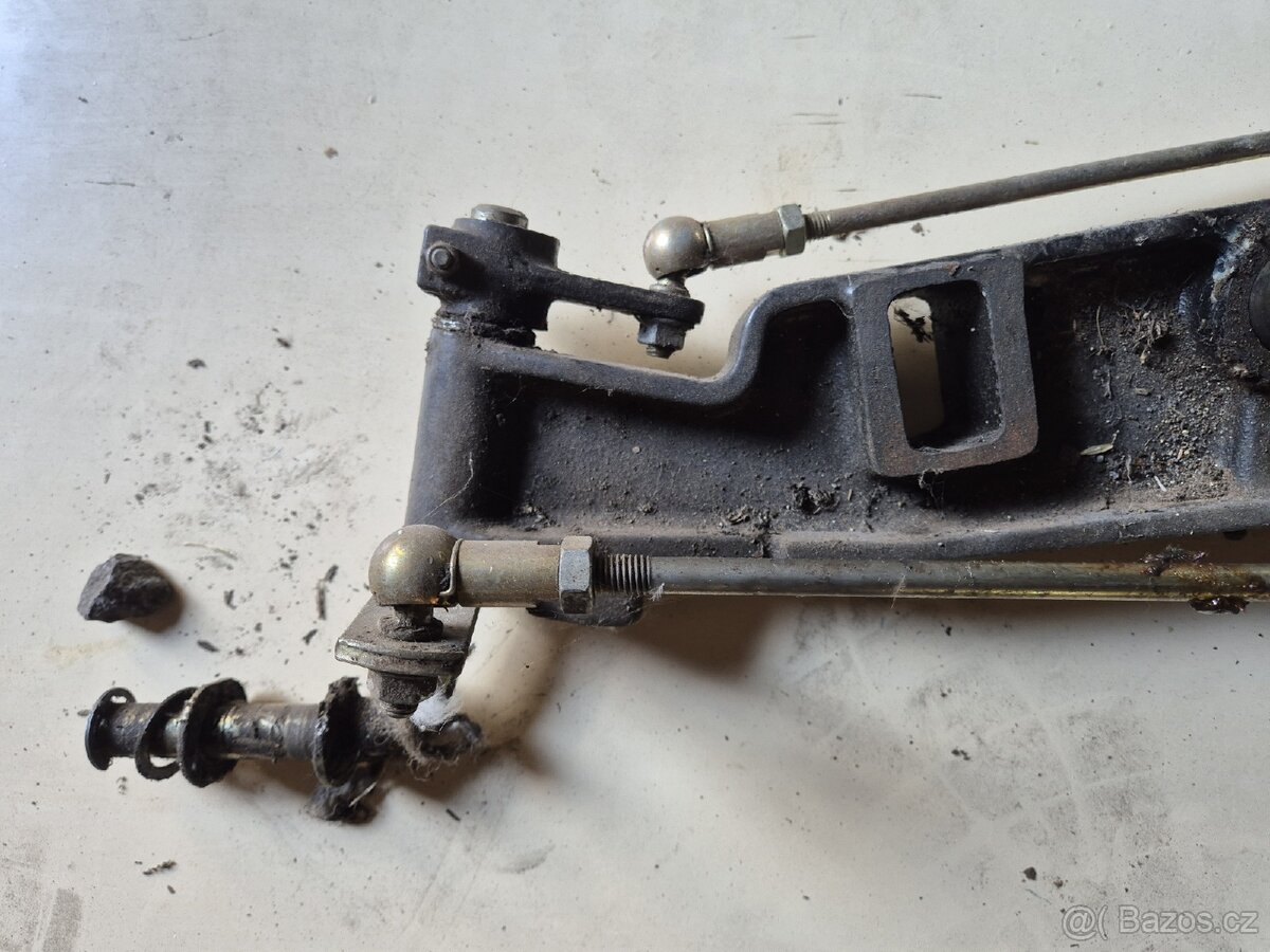 Litinová přední náprava na traktůrek. - 4