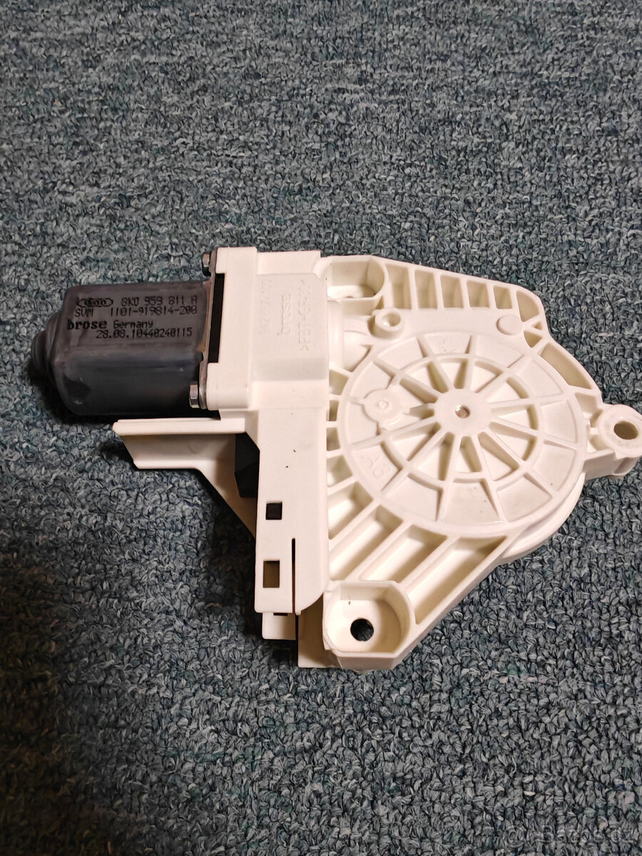 Audi A4 B8 (8K2) Náhradní díly - 4