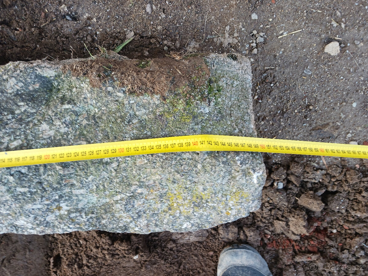 Kamenný sloupek - 4