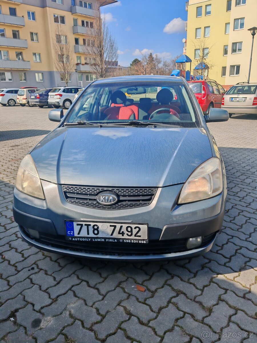 Kia Rio - 4